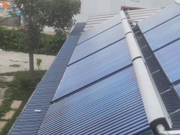 金屬超導(dǎo)熱管集熱器