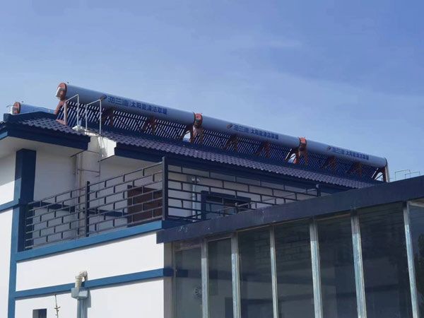 無動力太陽能熱水器